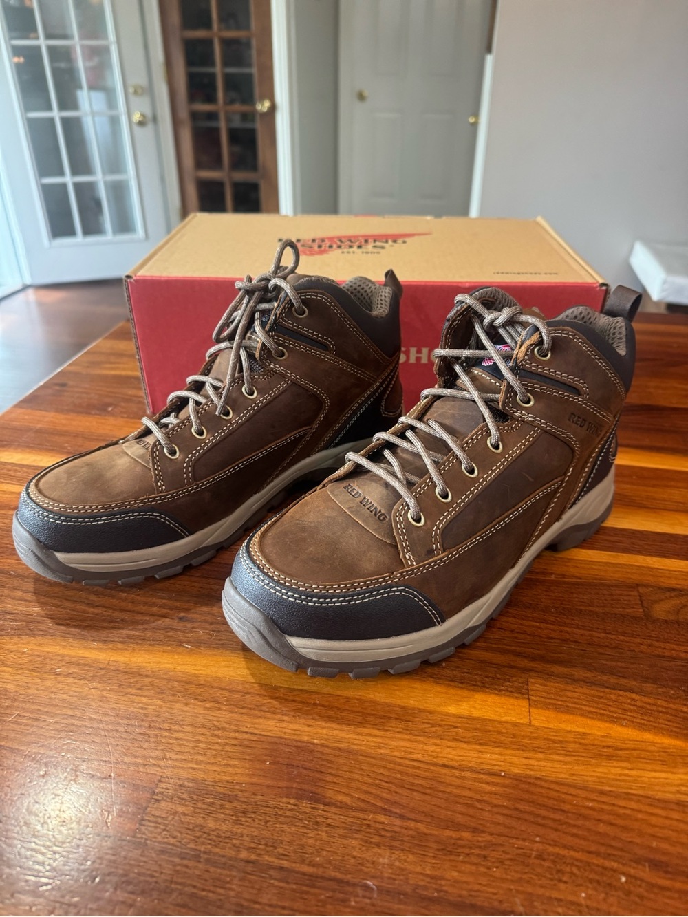 New Men’s 8692 Red Wing Truhiker soft toe Work Boots. Size 8.5